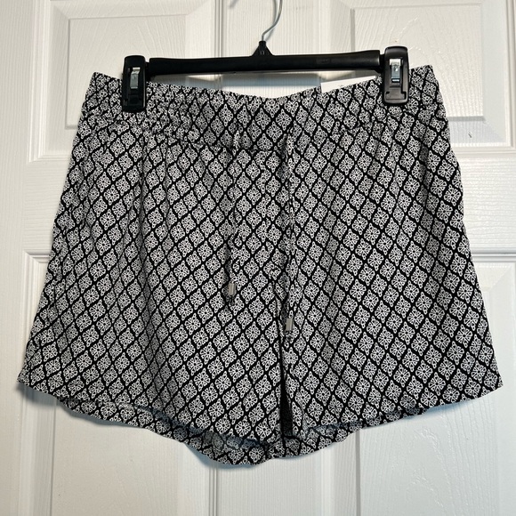 Old Navy Pants - NWT Old Navy Patterned Pull-On Shorts